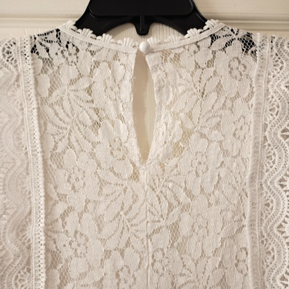 White Lace and Crochet Boho-Chic V-Neck Top - Picture 6 of 7